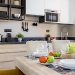 Guesthost - Charming Modern Apartment In Pisa